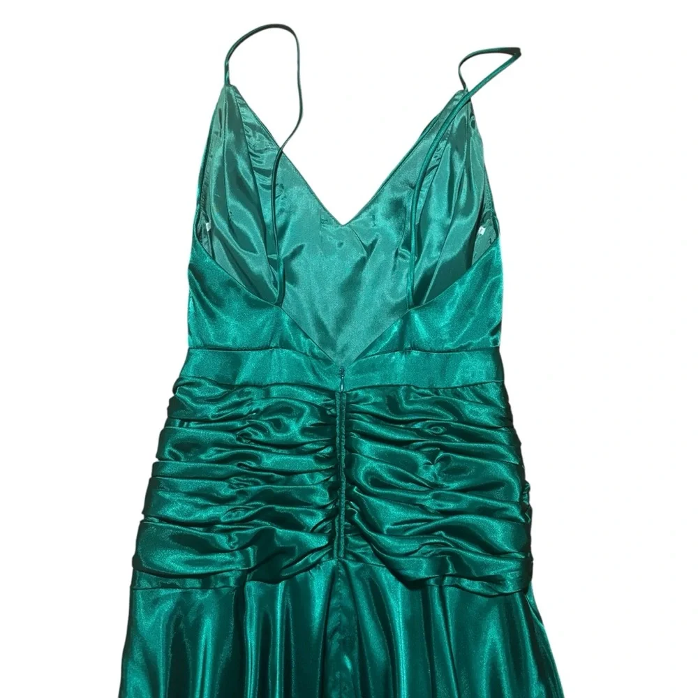 Faviana New York Emerald Green Long Satin Gown Prom/Black Tie/Formal- Size 3/4 - Picture 5 of 12